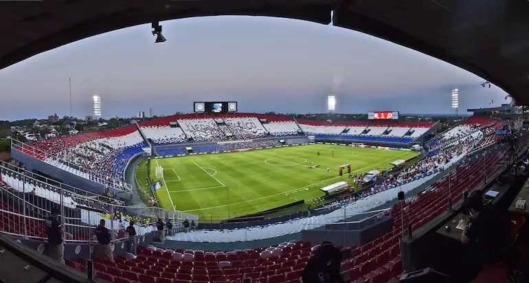 Portada ESTADIO UENO DEFENSORES DEL CHACO
