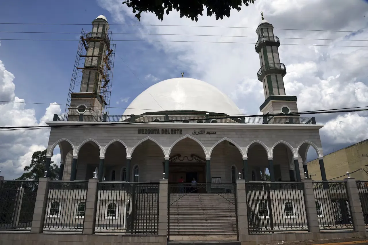 Portada LA MEZQUITA DEL ESTE مسجد الشرق