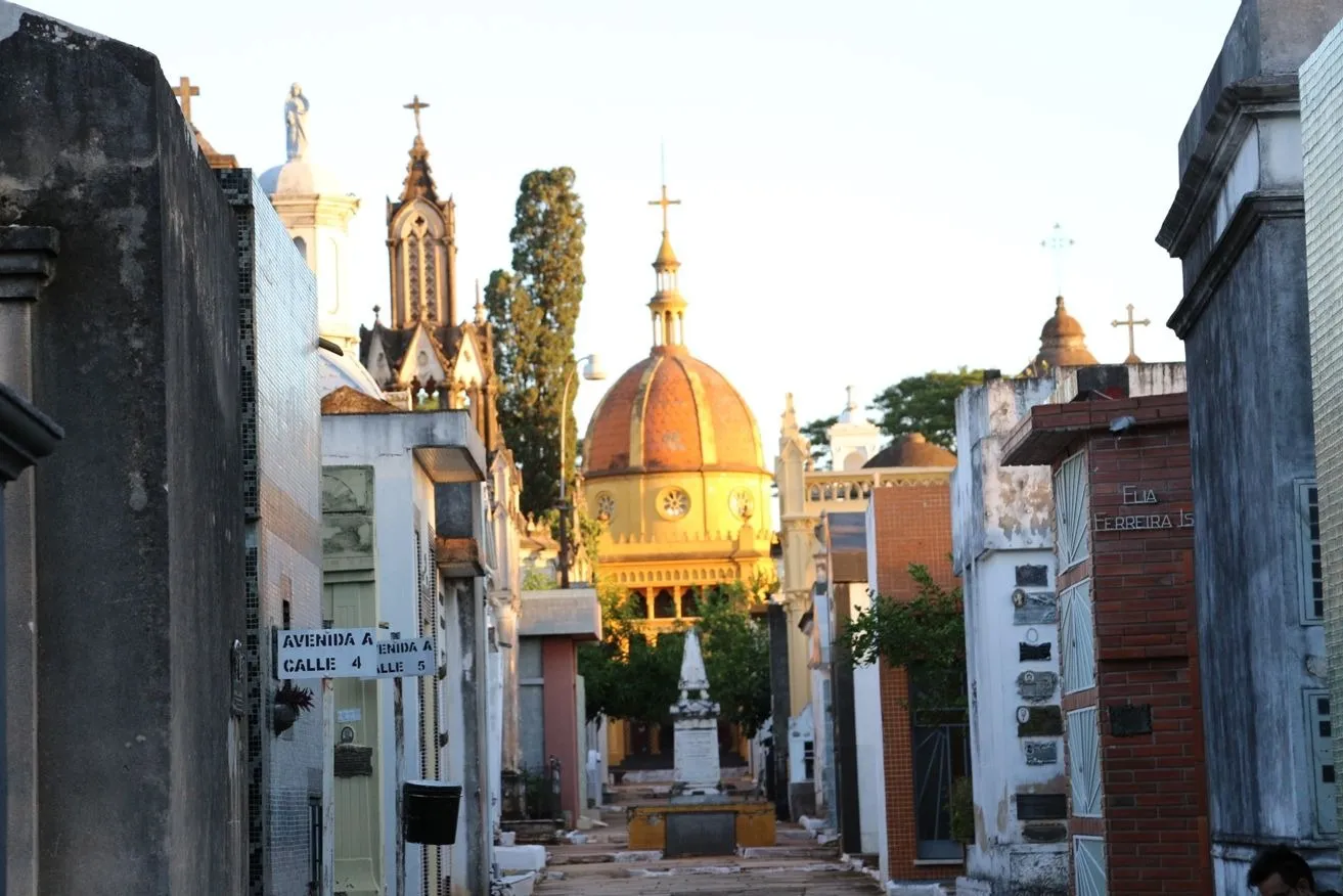 Portada CEMENTERIO DE LA RECOLETA