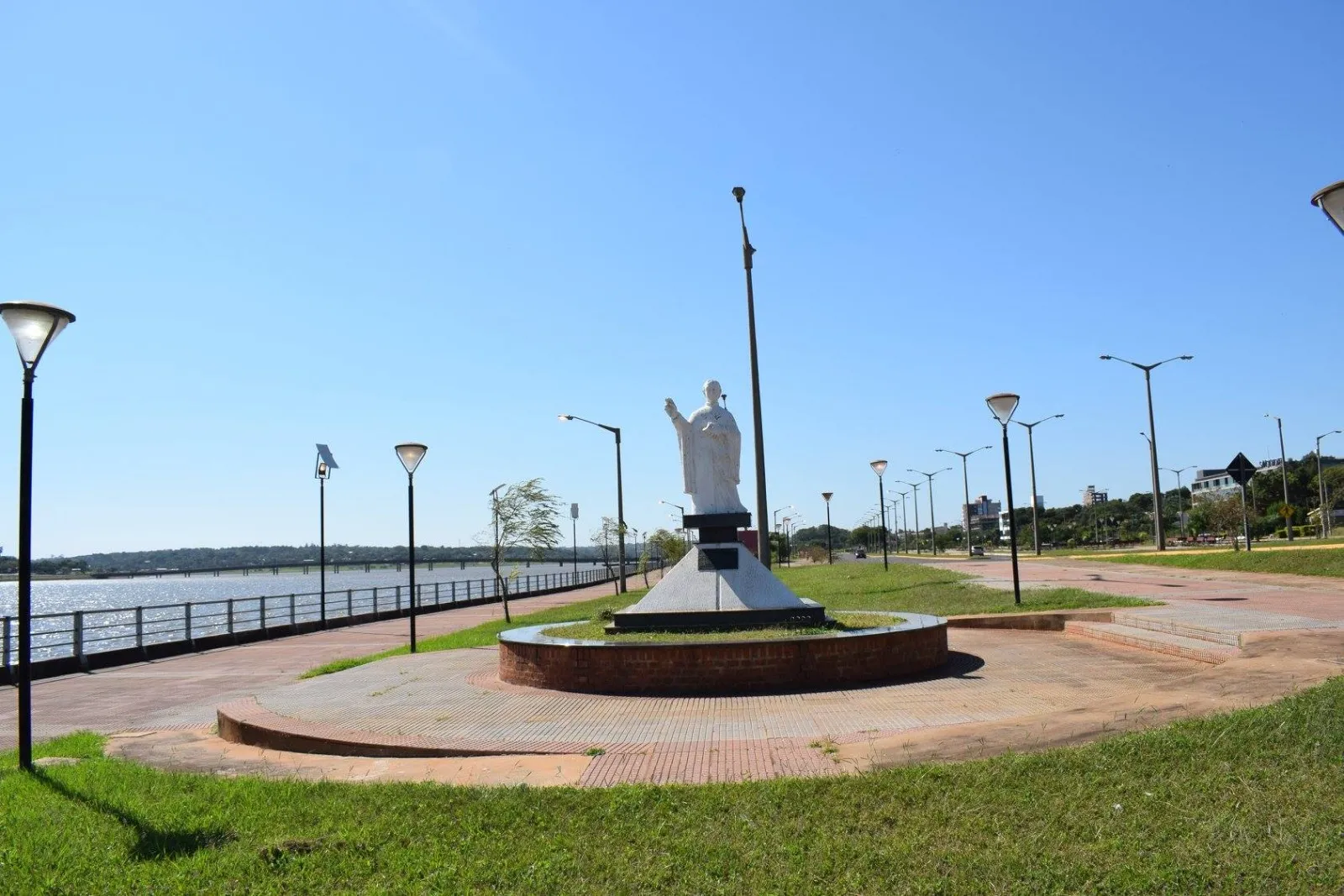 Portada MONUMENTO A LAS PASERAS - ENCARNACIÓN