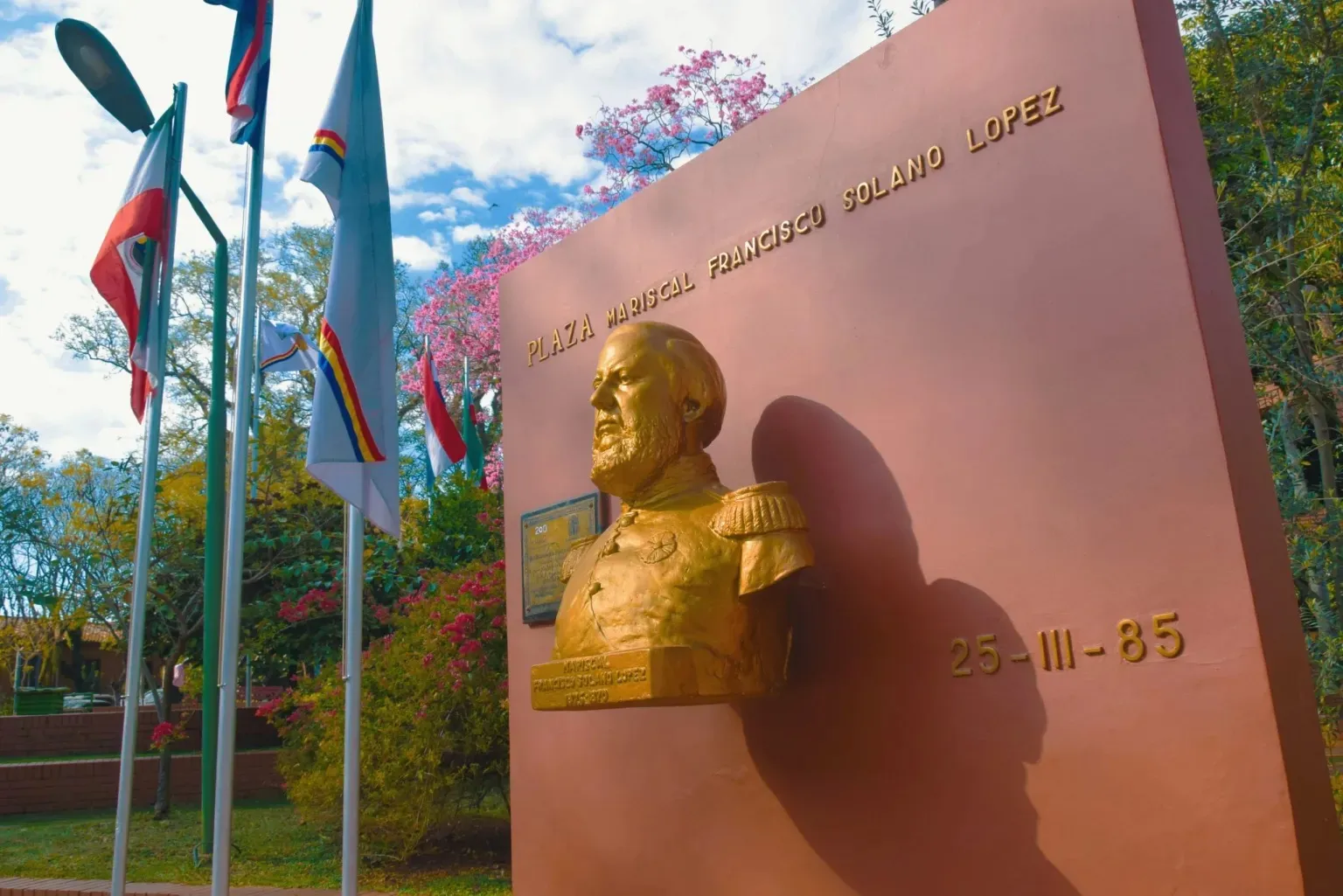 Portada PLAZA MCAL. FRANCISCO SOLANO LÓPEZ - ENCARNACIÓN