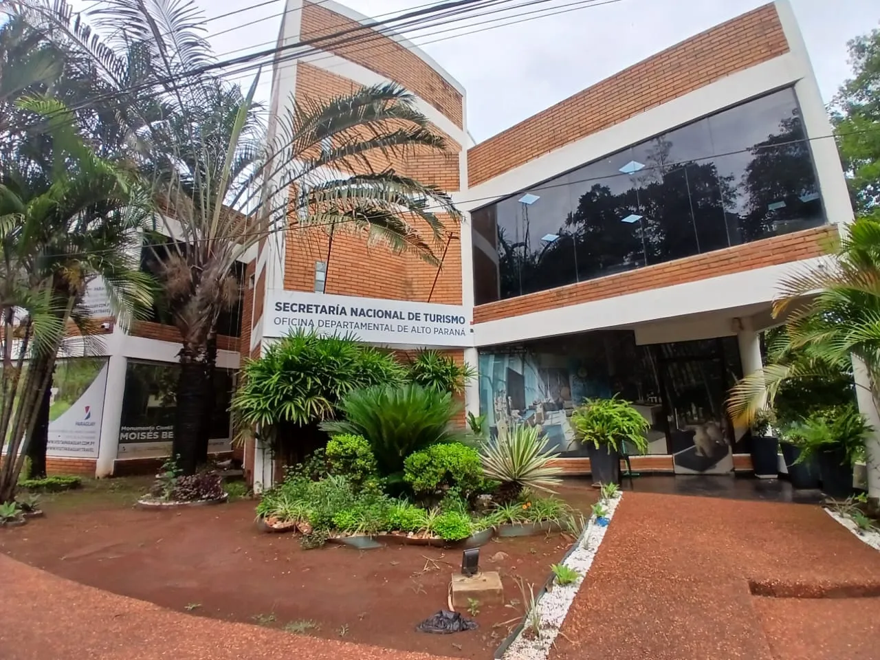 Portada CENTRO DE INFORMACIONES TURÍSTICAS - CDE