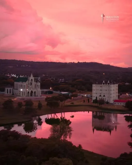 IGLESIA MADRE DEL BUEN CONSEJO